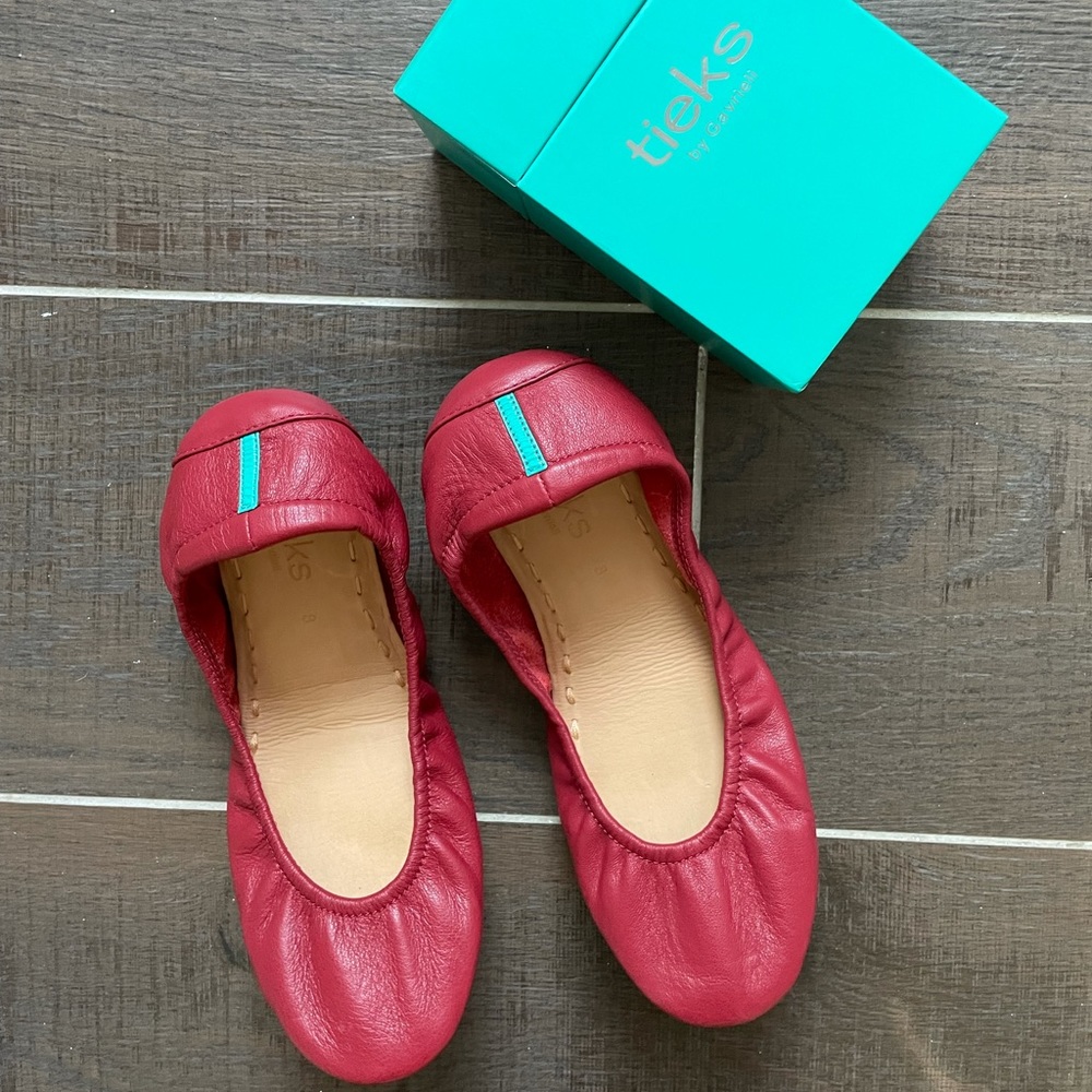 Cardinal red Tieks size 8
